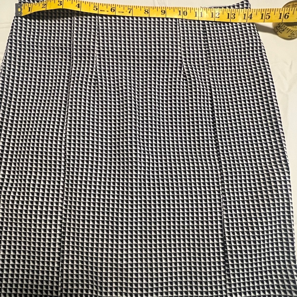 Chic Black and White Mini Skirt